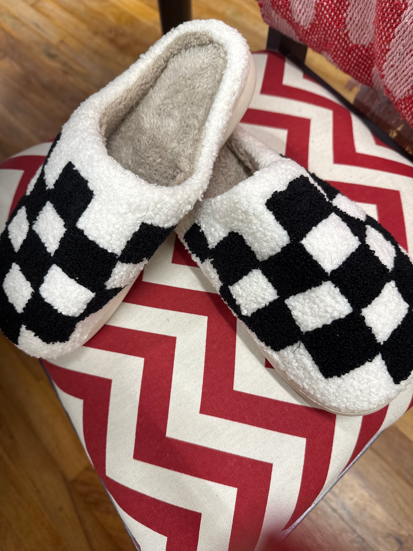 BLACK/WHITE CHECKERED  HOUSESHOES-MED