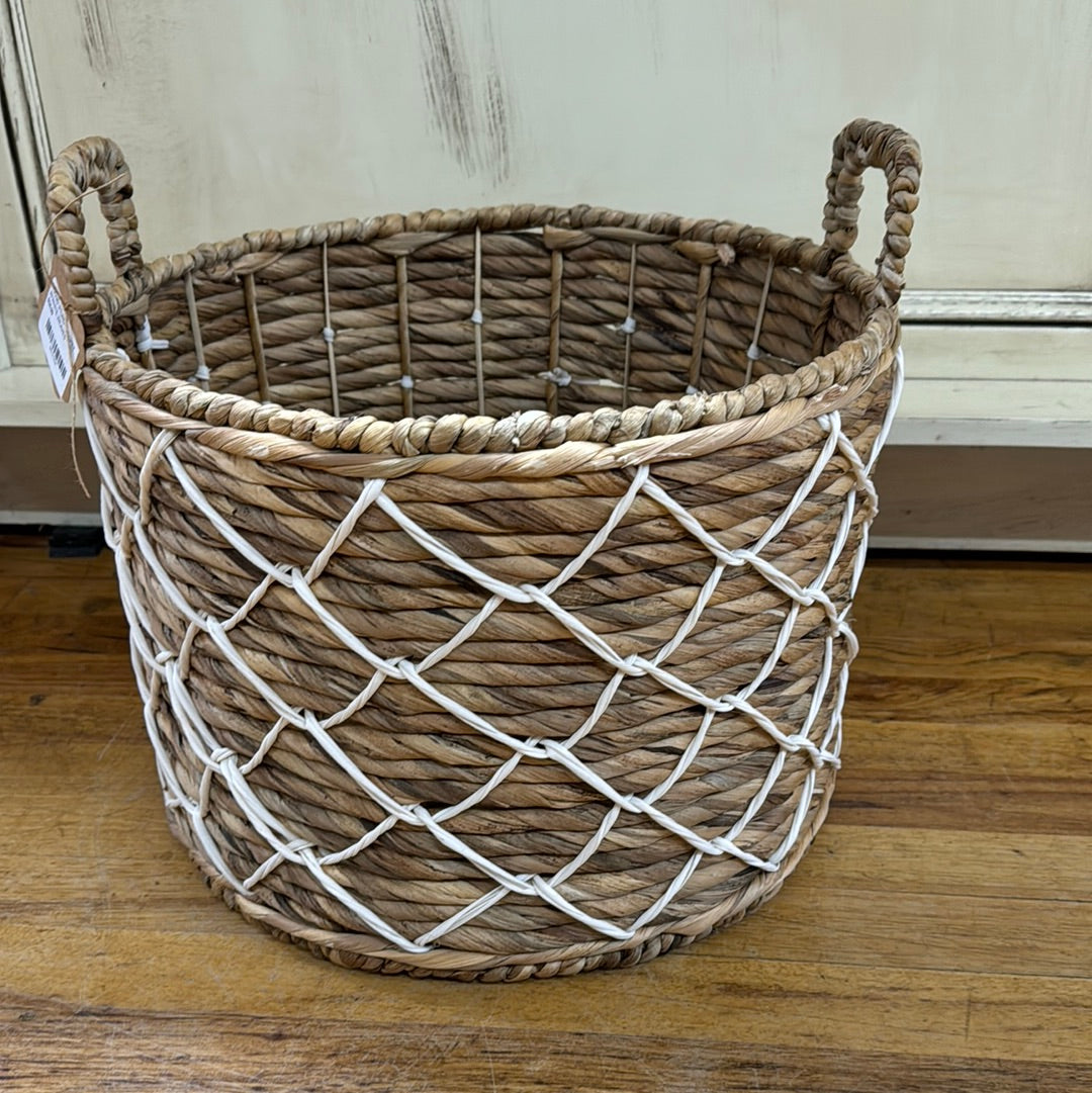 ROUND STURDY BASKET W/WHITE WEAVES