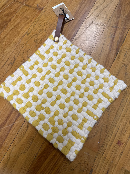 COTTON-POTHOLDER W/LEATHER LOOP-MUSTARD