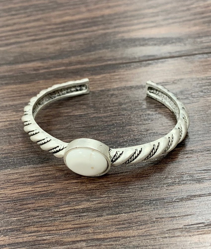 ISAC IVORY CUFF BRACELET- OVAL STONE