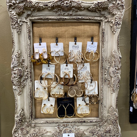 FRAMED NECKLACE HOLDER