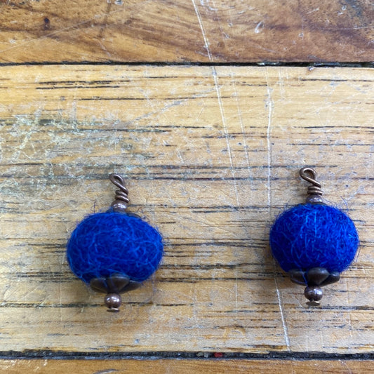 EARRING POM POMS